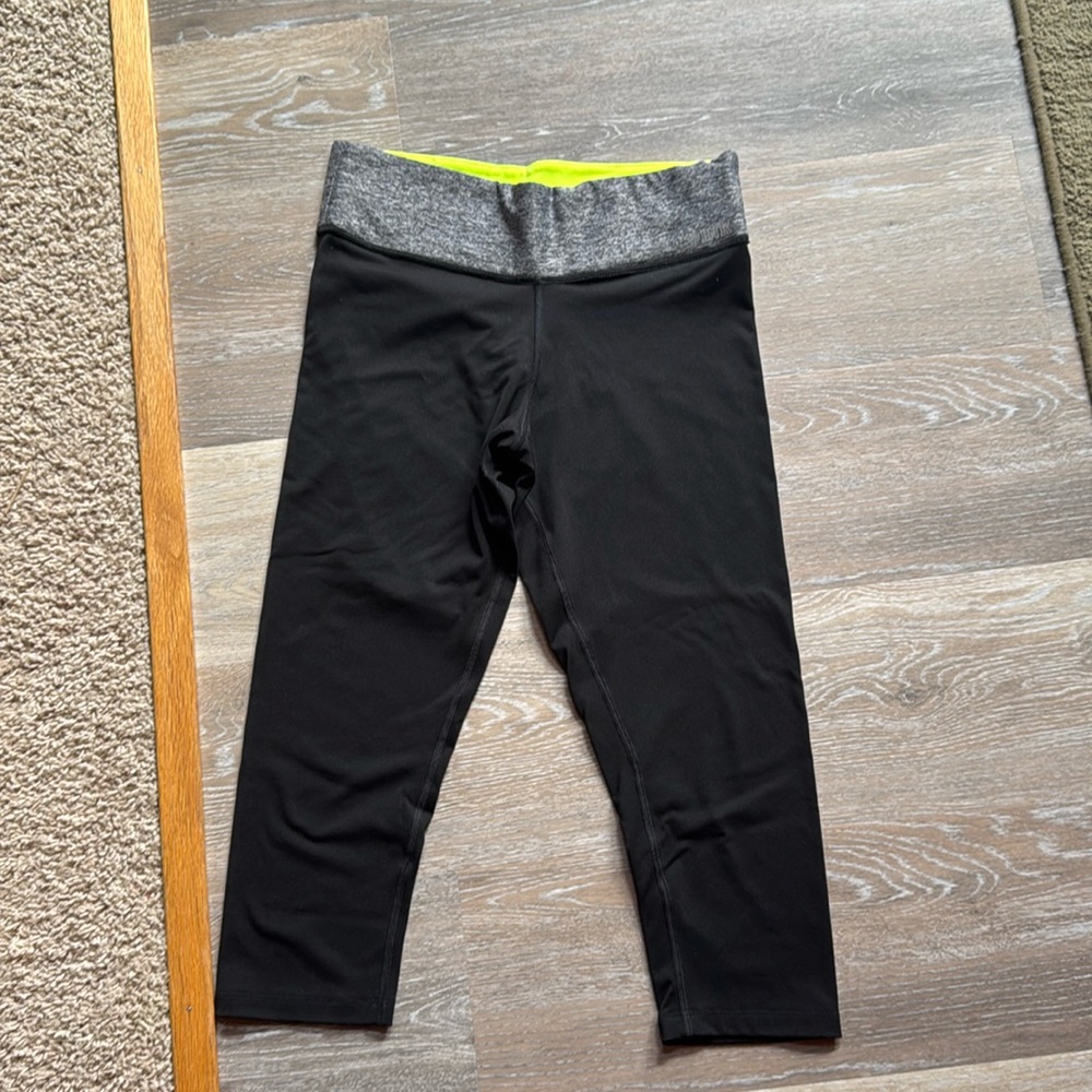 EUC VS PINK Capri leggings